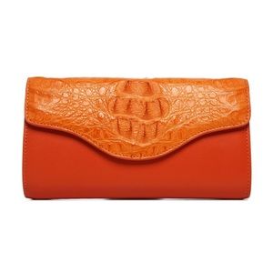 Pre-Order D’MOM Hebilla Royal envelope clutch!
